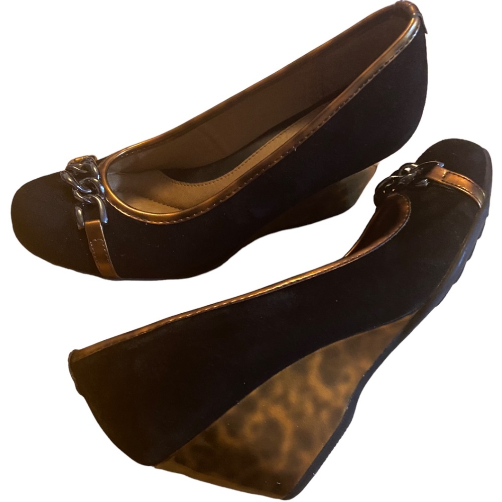 Sofft black suede leather wedged heel. Retro pinup style Sz 6